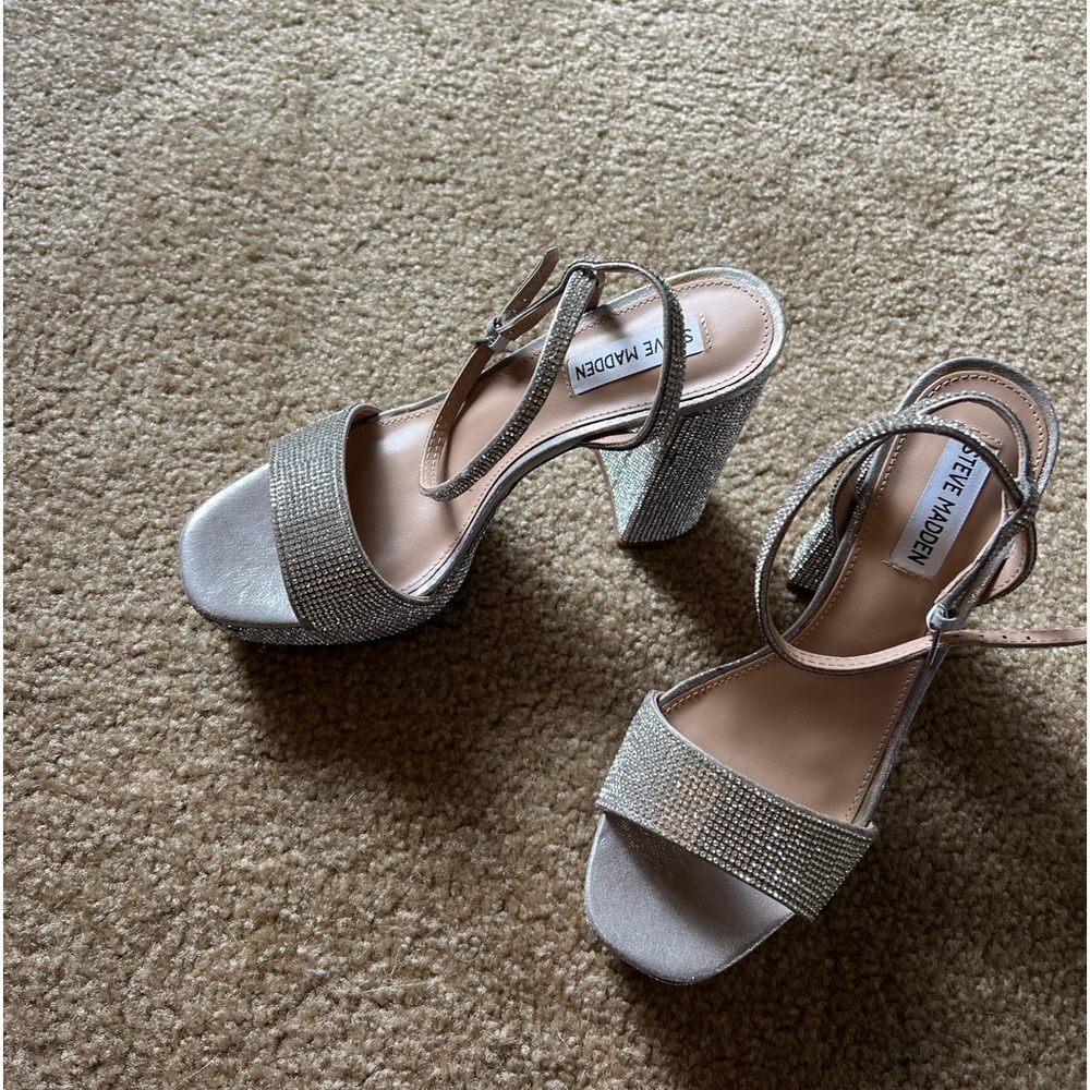 Steve Madden silver Heels.